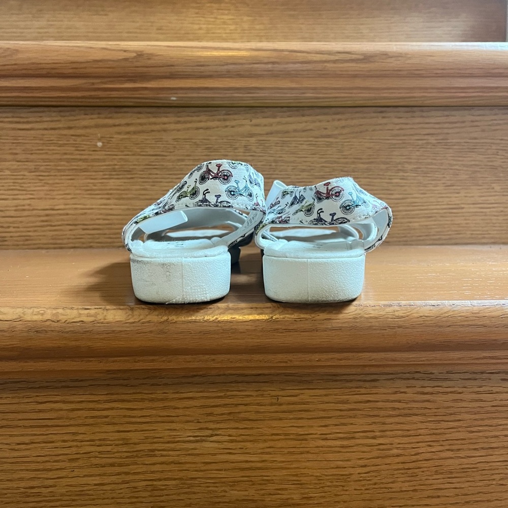 Coral Bay Summer Fun Bicycle Sandals - Picture 4 of 7